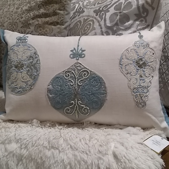 blue and white christmas pillows